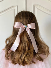 Cargue la imagen en el visor de la galería,Rosebud Long Satin Bow - Powder Pink
