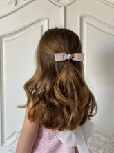 Загрузите изображение в программу просмотра галереи,Rosebud Hair Clip
