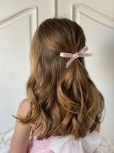 Загрузите изображение в программу просмотра галереи,Rosebud Satin Hair Clip - Powder Pink
