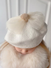 Cargue la imagen en el visor de la galería,Pom Layered Tulle Beret - Ivory
