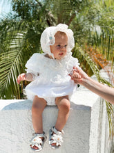 Cargue la imagen en el visor de la galería,Petite Maison Kids Ivory Lace Bonnet
