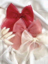 Cargue la imagen en el visor de la galería,Odette Tulle Bow Trio Set in Candy Cane Kisses
