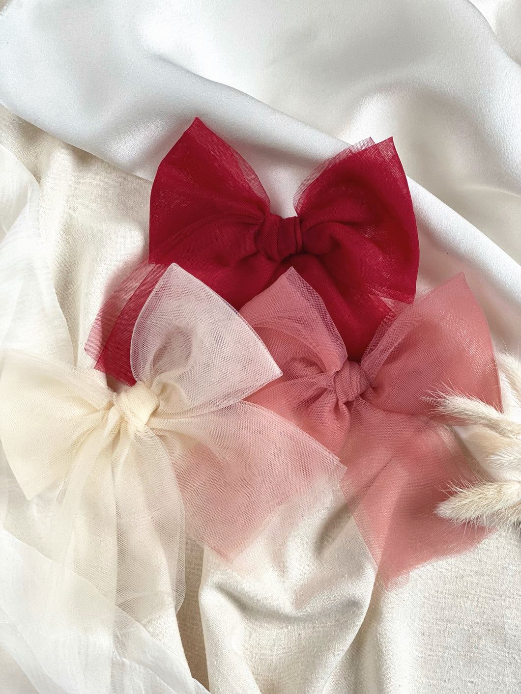 Odette Tulle Bow Trio Set in Candy Cane Kisses