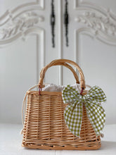 Cargue la imagen en el visor de la galería,Magnetic Rattan Basket Bag
