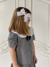 Cargue la imagen en el visor de la galería,Anastasia Teddy Bear Oversized Velvet Bow - White
