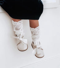 Загрузите изображение в программу просмотра галереи,Petite Maison Kids Alice Lace Socks - White
