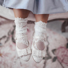 Загрузите изображение в программу просмотра галереи,Petite Maison Kids Alice Lace Socks - White
