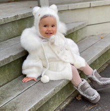 Загрузите изображение в программу просмотра галереи,Petite Maison Kids Cashmere Teddy Hat - White
