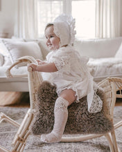 Cargue la imagen en el visor de la galería,Petite Maison Kids Flora Lace Socks
