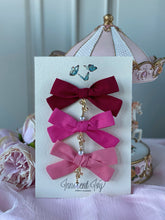 Load image into Gallery viewer, Julia Cotton Bow Teddy Pearl Bow Clip
