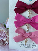 Load image into Gallery viewer, Julia Cotton Bow Teddy Pearl Bow Clip
