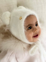 Cargue la imagen en el visor de la galería,Petite Maison Kids Cashmere Teddy Hat - White
