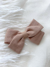 Load image into Gallery viewer, Avery Linen Cotton Bow Hair Clip
