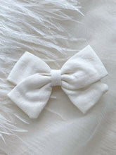 Load image into Gallery viewer, Avery Linen Cotton Bow Hair Clip
