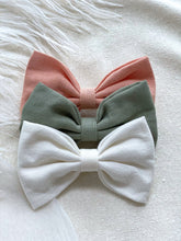 Load image into Gallery viewer, Emelie Linen Cotton Bow Hair Clip
