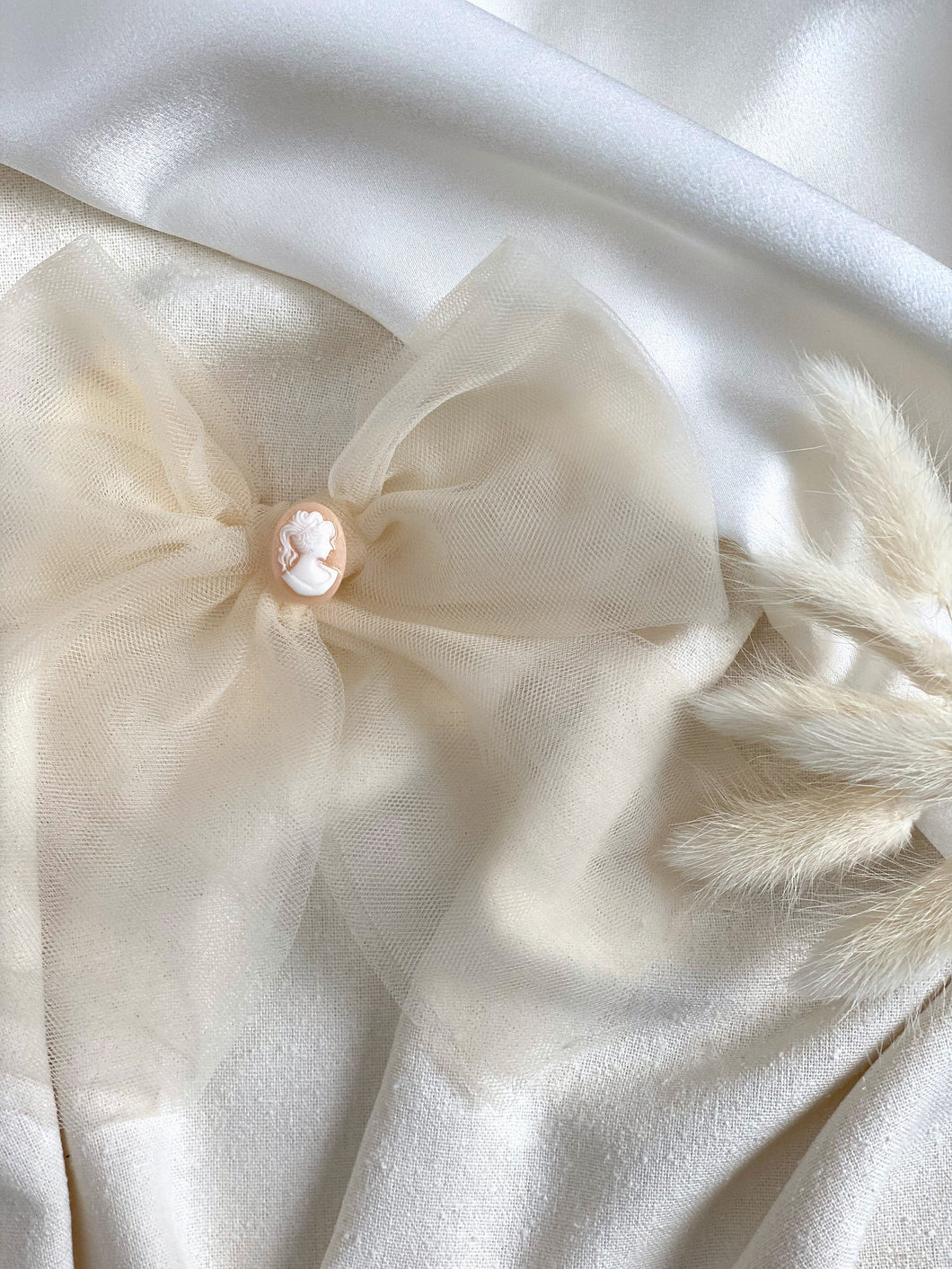 Anaïs Mini Tulle Ivory Bow with Cameo