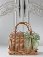 Cargue la imagen en el visor de la galería,Magnetic Rattan Basket Bag
