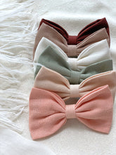 Load image into Gallery viewer, Emelie Linen Cotton Bow Hair Clip
