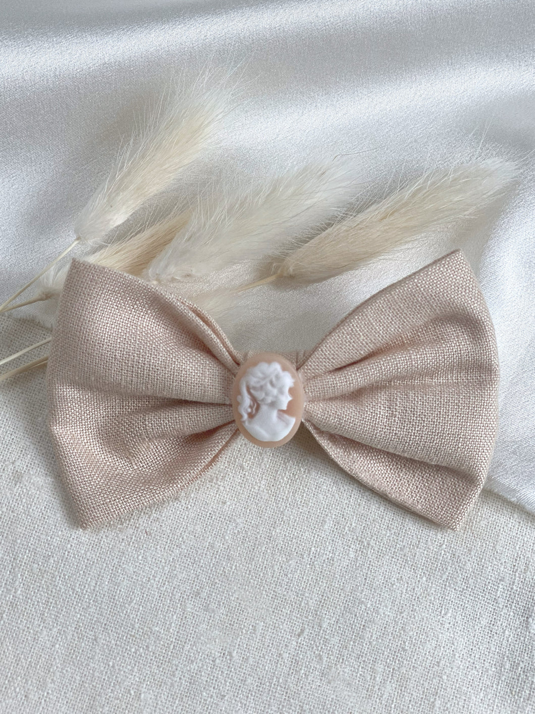 Madeline Linen Cotton Cameo Bow Hair Clip