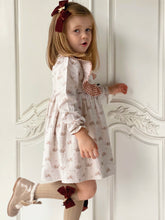 Cargue la imagen en el visor de la galería,Julia Teddy Bear Oversized Velvet Bow Socks - Chocolate Brown
