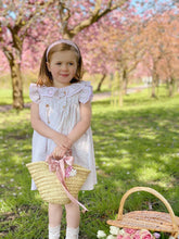 Cargue la imagen en el visor de la galería,Rosa Wicker Straw Basket Bag
