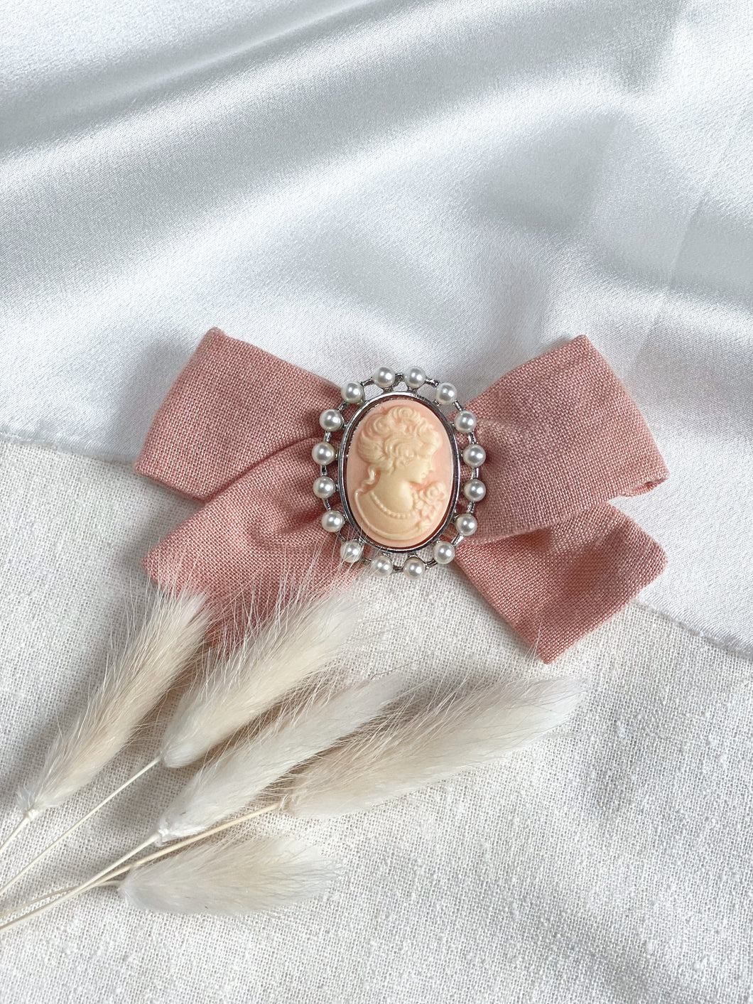 Félice Linen Cotton Cameo Embellishment Bow Hair Clip