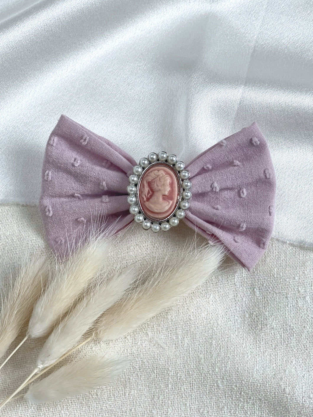 Mélanie Pearl Cameo Cotton Bow Hair Clip